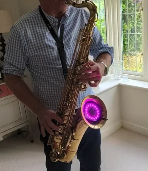 Saxophone changes colour on every note