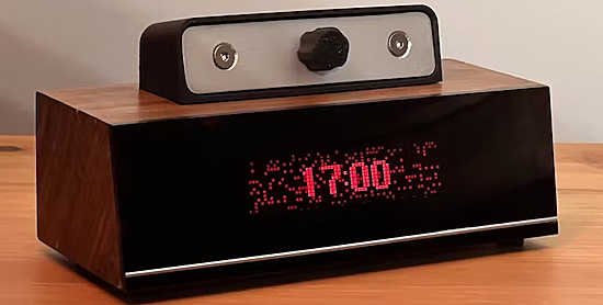 Clock Features a Raspberry Pi Zero-Powered Thinking Machines Animation